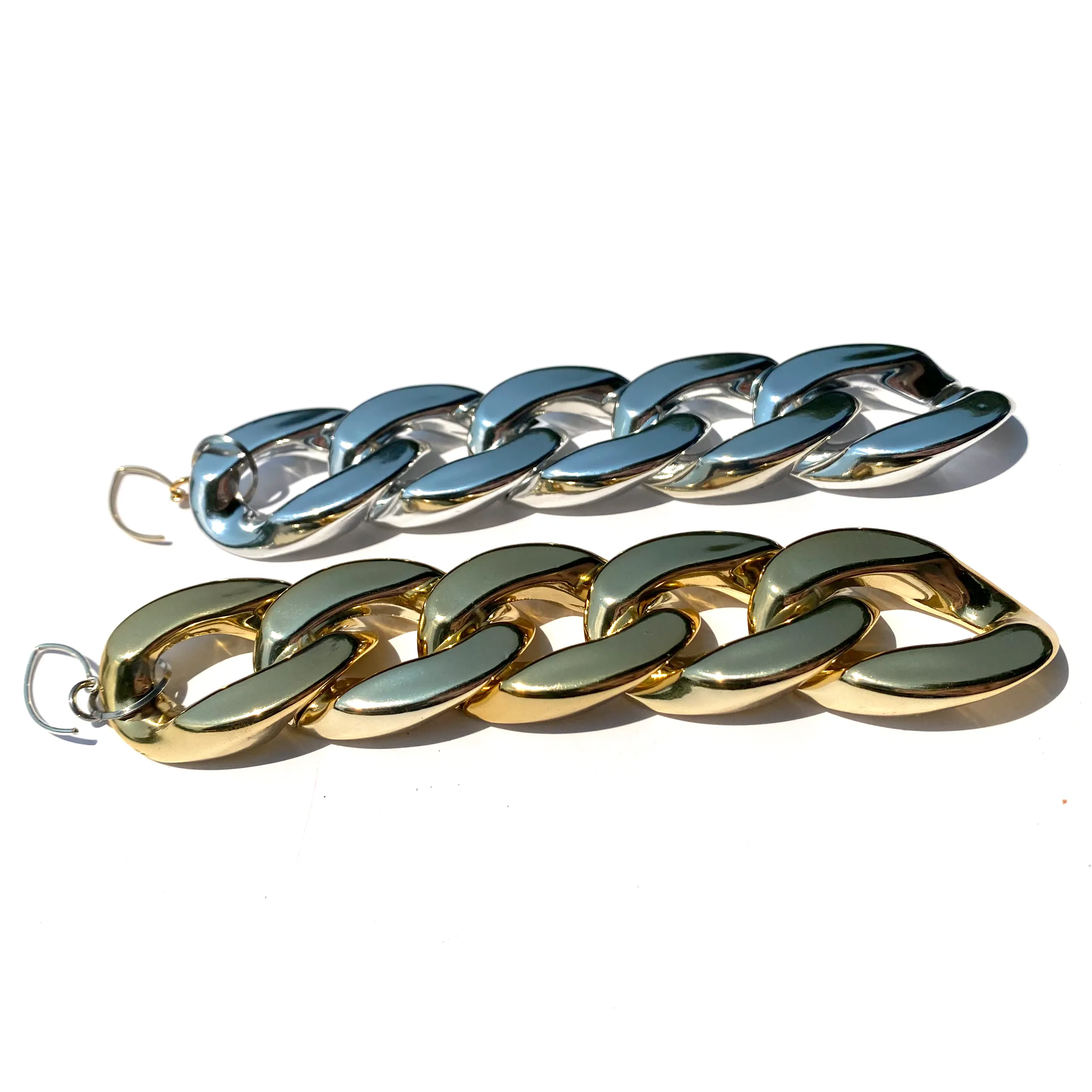 MPR x THE IMAGINARIUM: Balloon Curb Chain Link Hooks in Two-Tone Asymmetrical