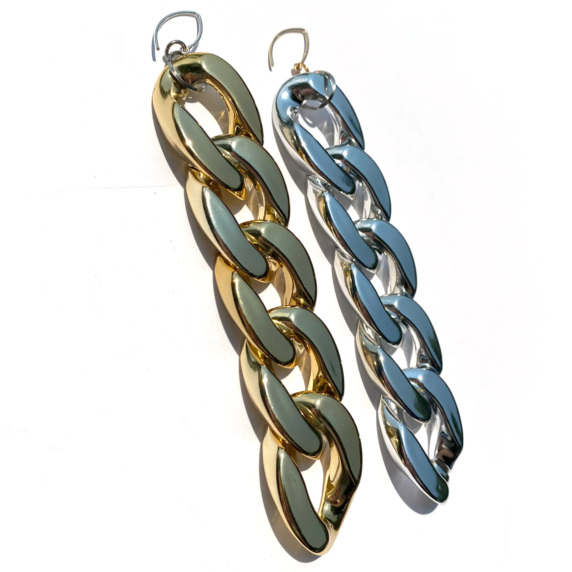 MPR x THE IMAGINARIUM: Balloon Curb Chain Link Hooks in Two-Tone Asymmetrical