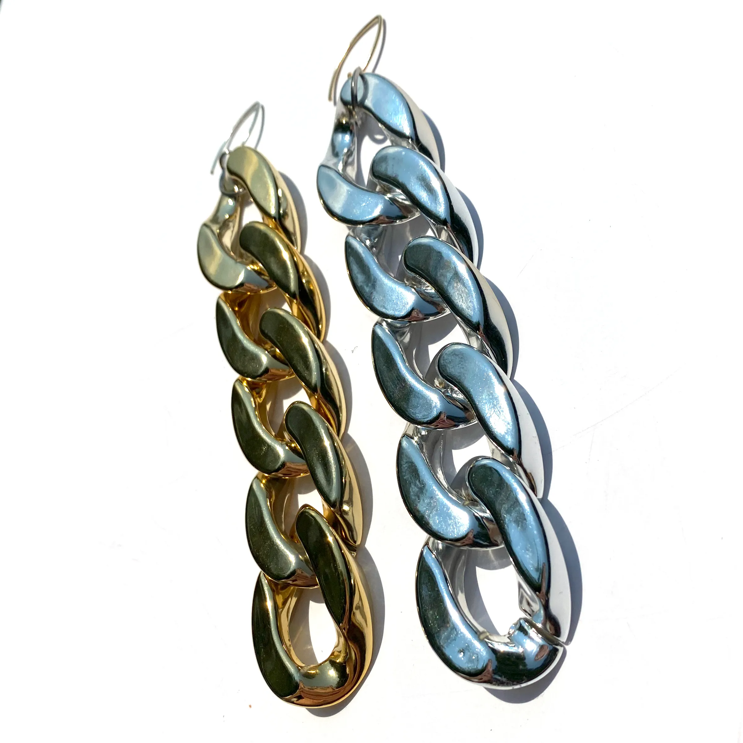 MPR x THE IMAGINARIUM: Balloon Curb Chain Link Hooks in Two-Tone Asymmetrical