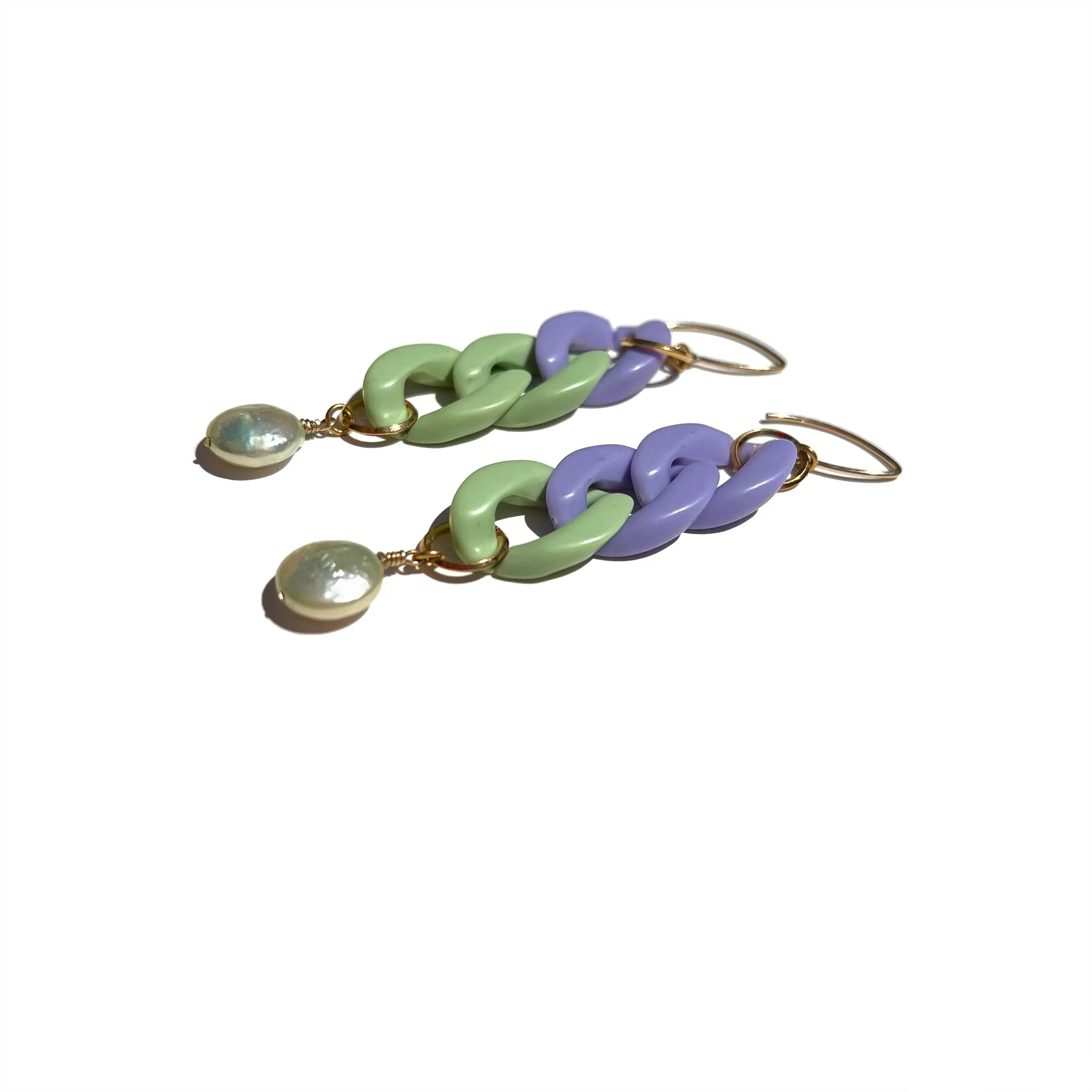 MPR x THE IMAGINARIUM: Curb Chain Pastel Mint Pearl Earrings