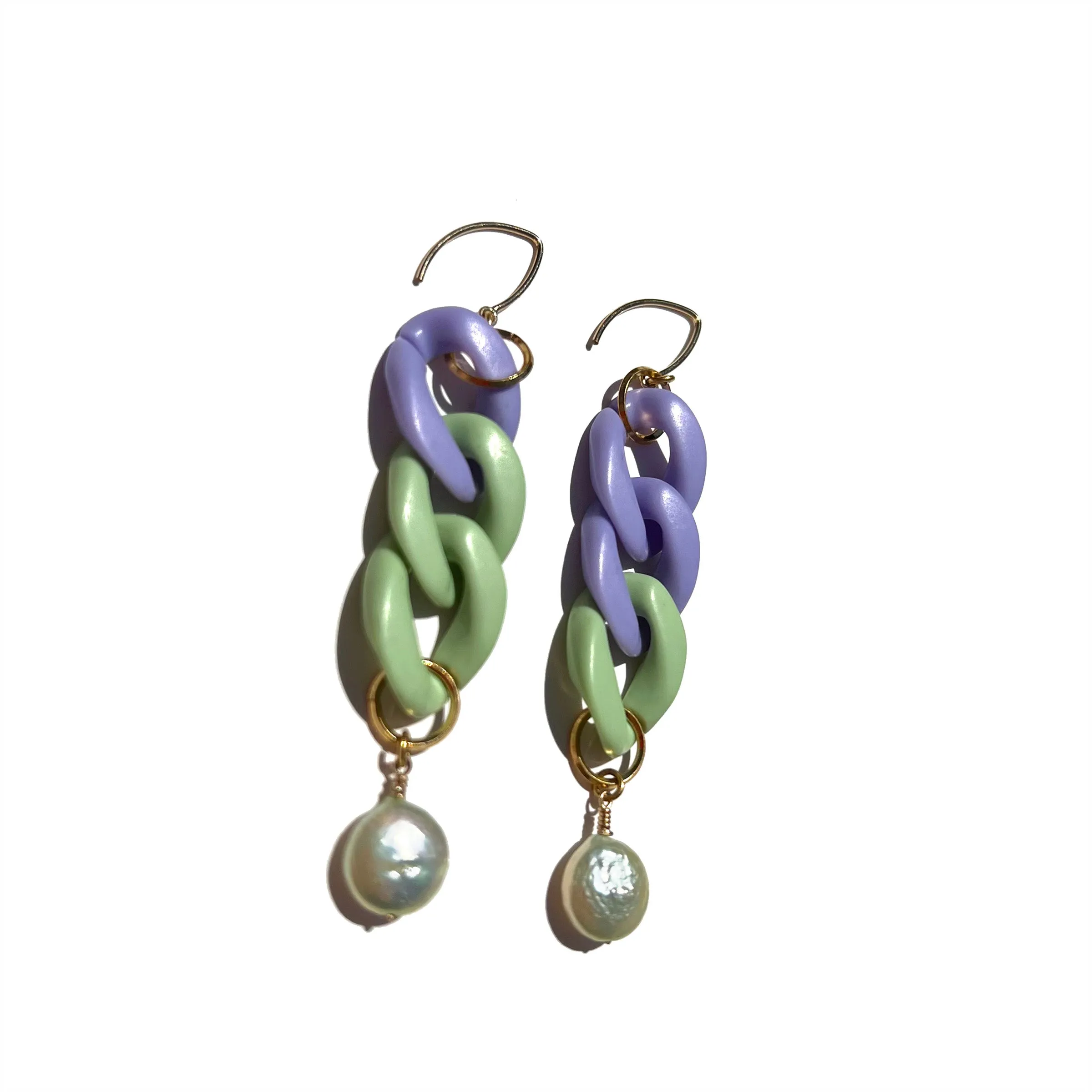 MPR x THE IMAGINARIUM: Curb Chain Pastel Mint Pearl Earrings