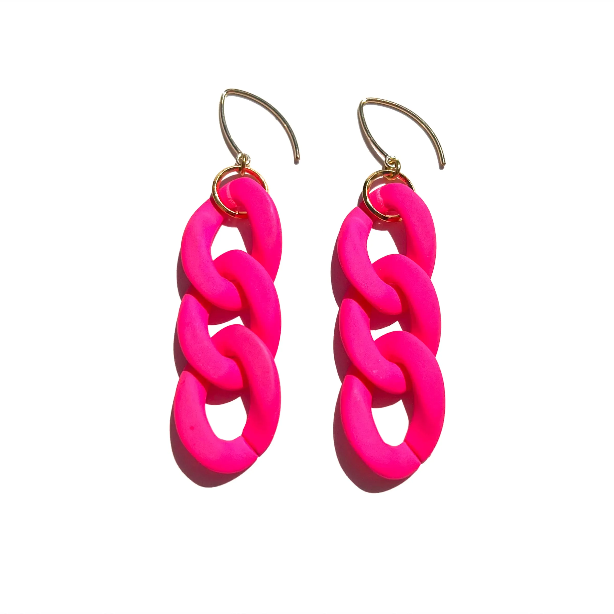 MPR x THE IMAGINARIUM: Short Curb Chain Link Hooks in Neon Pink