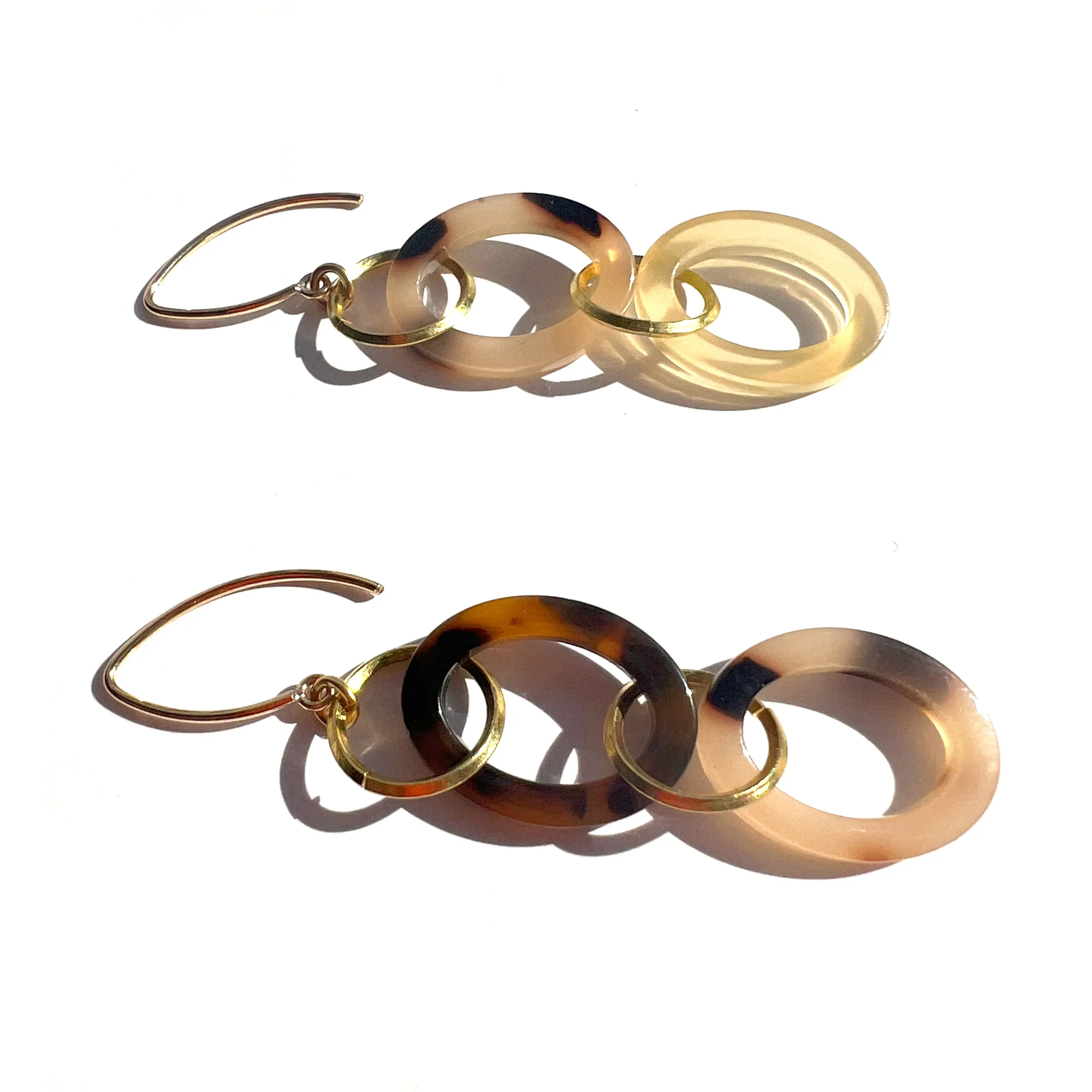 MPR x THE IMAGINARIUM: Tortoise Small Chain Link Hooks in Tan