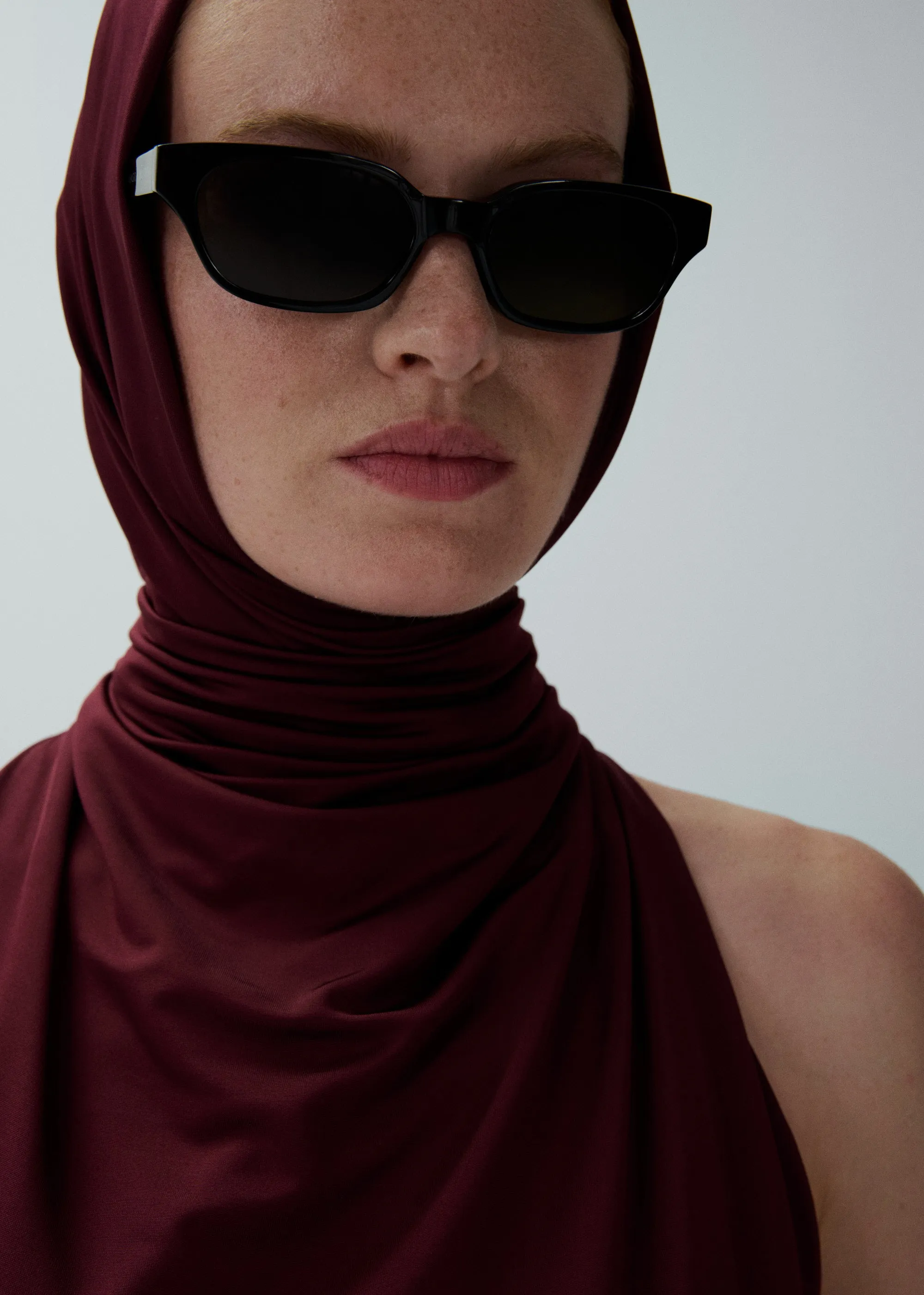 Padded hip bodysuit in bordeaux