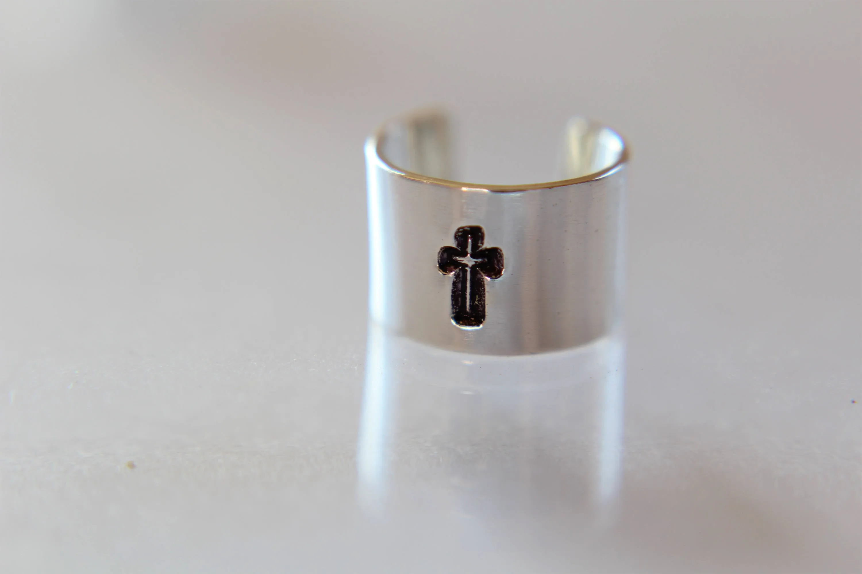 Simple Cross Slim Upper Ear Cuff, Hammered Ear Cuff, Everyday Ear Cuff, Ear Cuff, Customizable Ear Cuff Earring,Cuff, Cross Jewelry, Gift