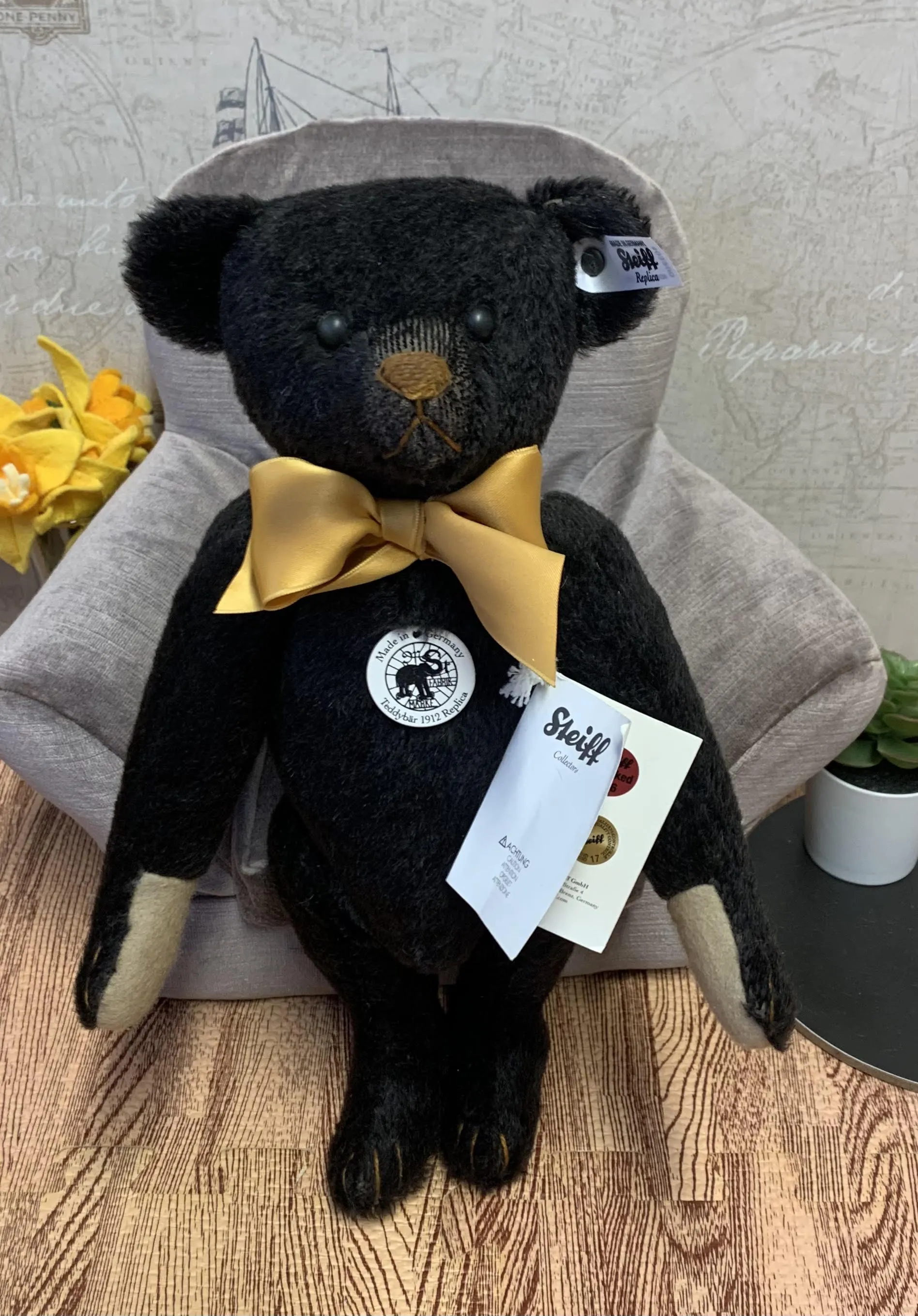Steiff  Black Teddy Bear with Growler, Limited Edition Replica 1912(403200)