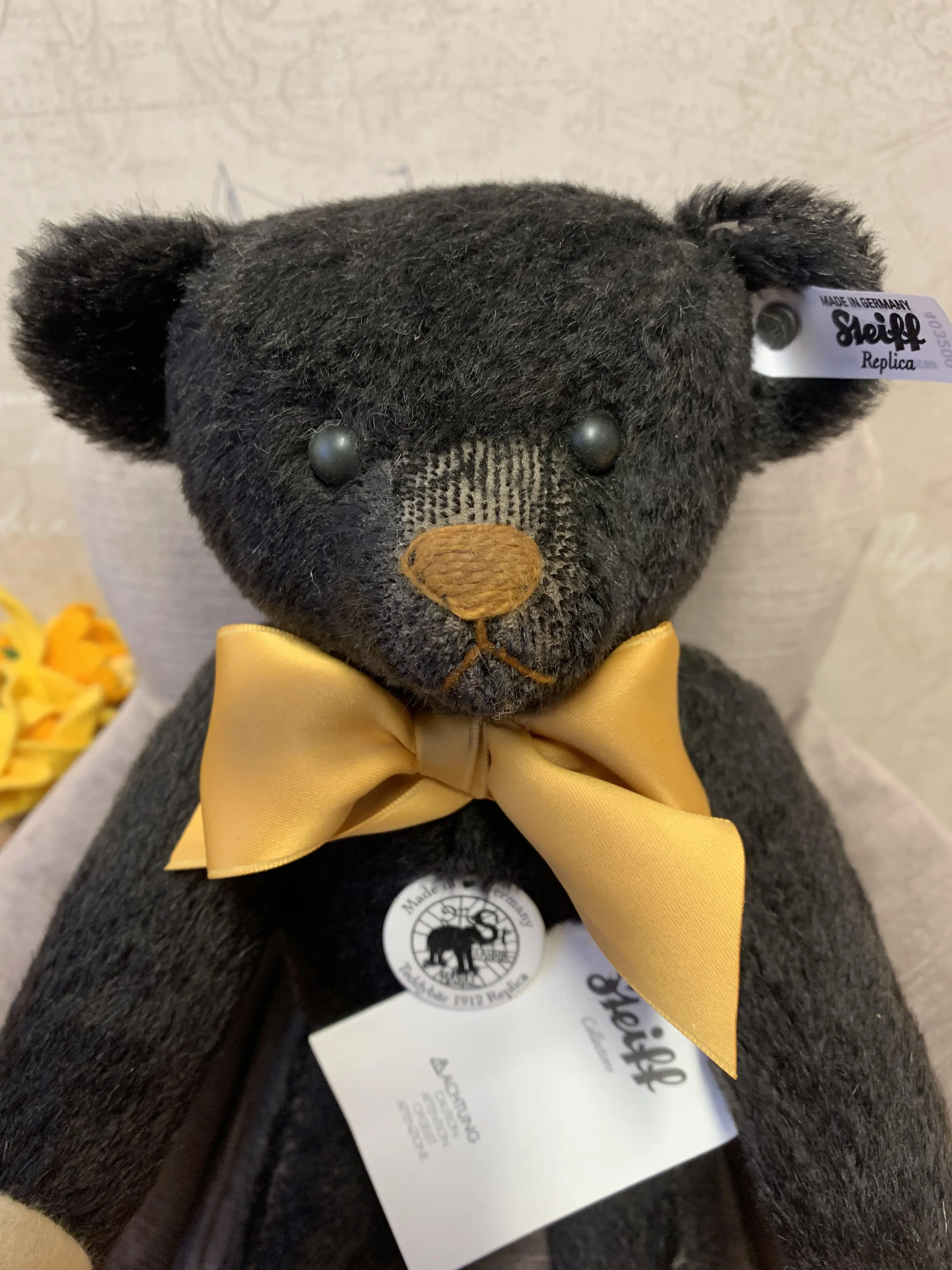 Steiff  Black Teddy Bear with Growler, Limited Edition Replica 1912(403200)
