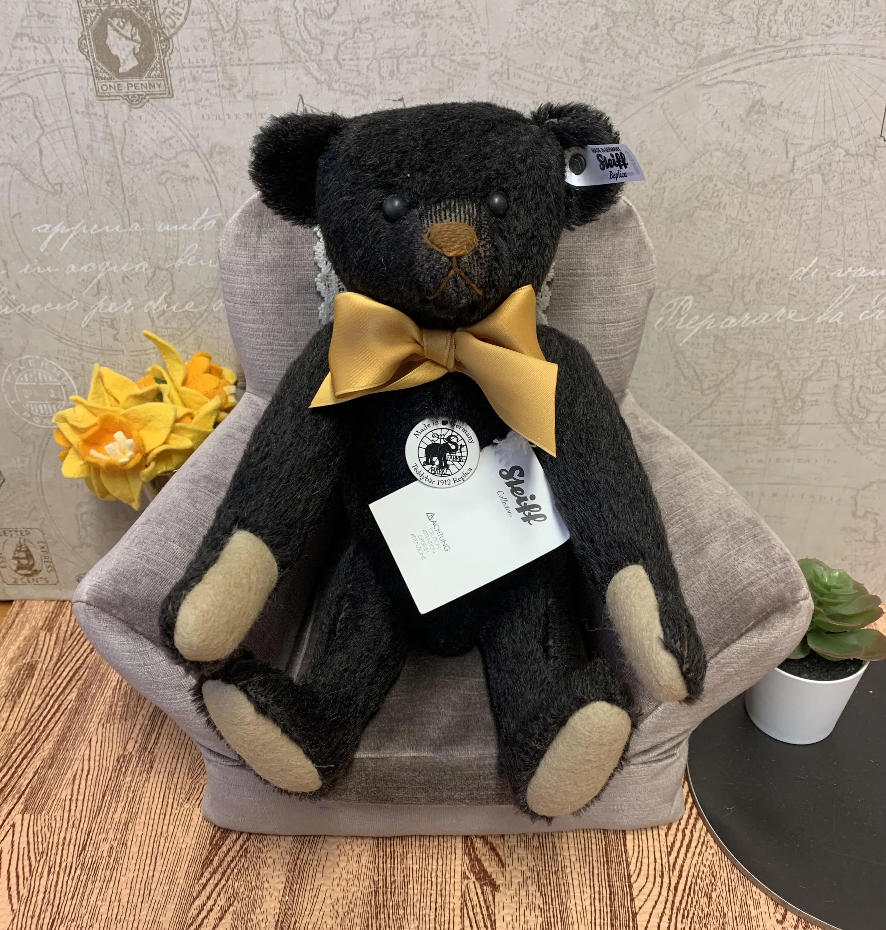 Steiff  Black Teddy Bear with Growler, Limited Edition Replica 1912(403200)